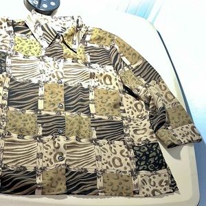 💜 Covington Animal Print Button Down Blouse